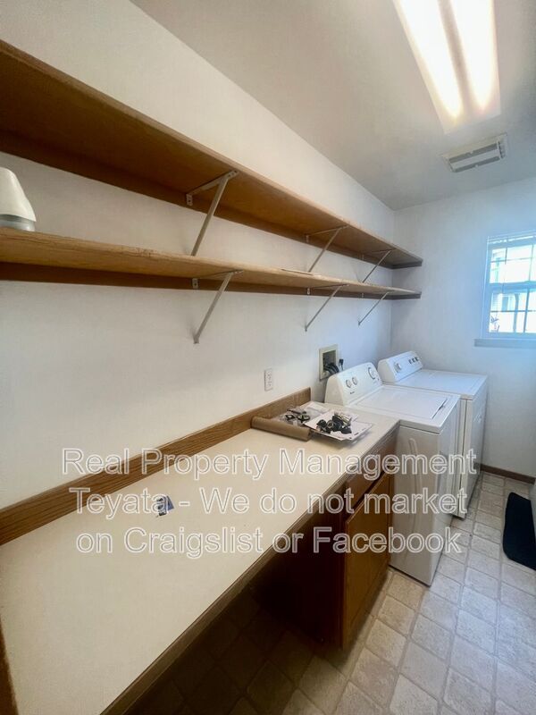 Building Photo - 2824 Valencia St