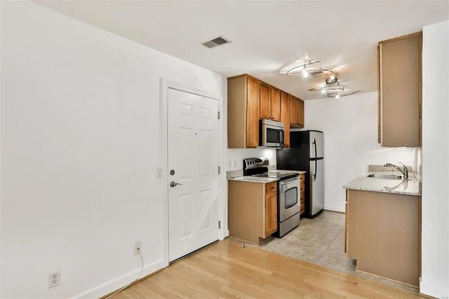 Building Photo - 5630 Pershing Ave