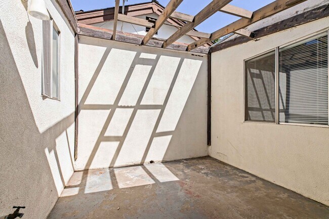 Building Photo - 308 Del Prado Ct