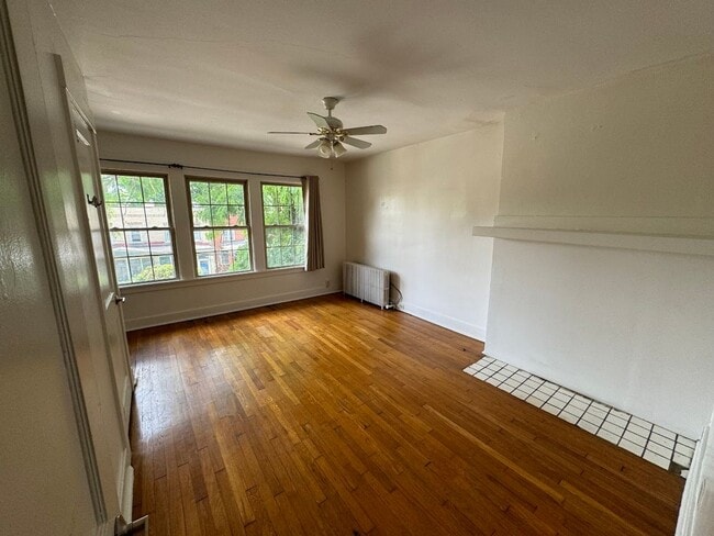 Building Photo - Great two story townhouse in the heart of Squirrel Hill!