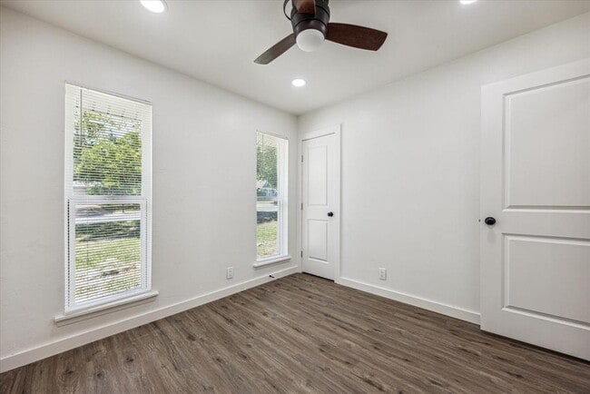 Building Photo - 5700 Garden Oaks Dr