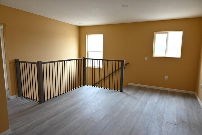 Building Photo - 10701 1/2 Doty Ave