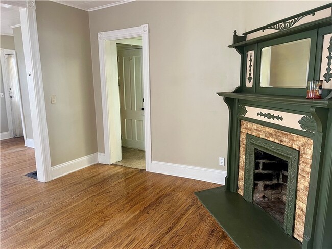 Building Photo - 237 Richard St