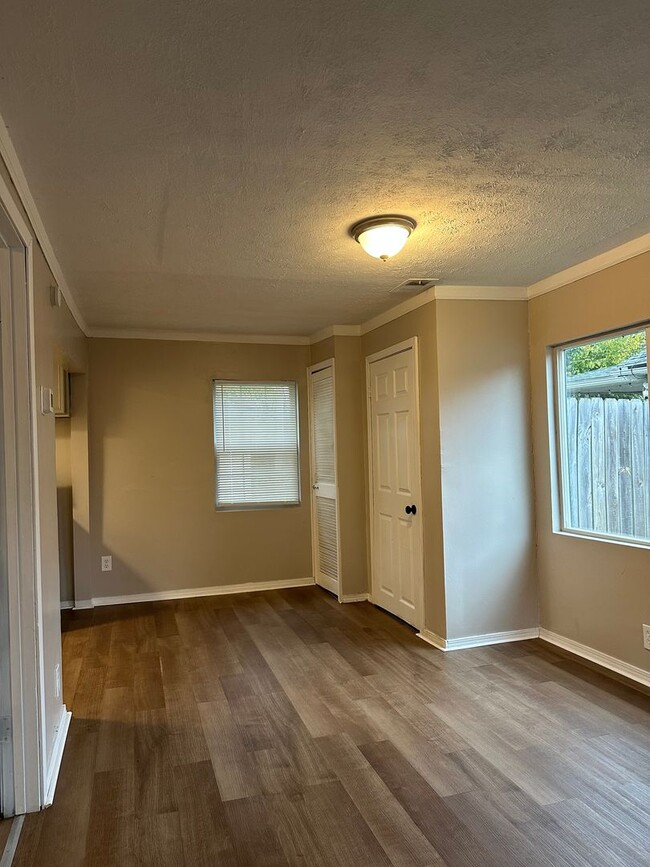 Building Photo - 1 Bedroom 1 Bathroom Home For Rent!