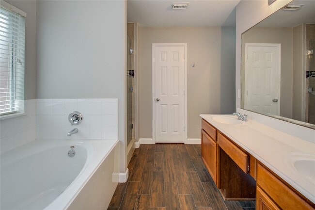 Building Photo - 15123 Green Whisper Dr