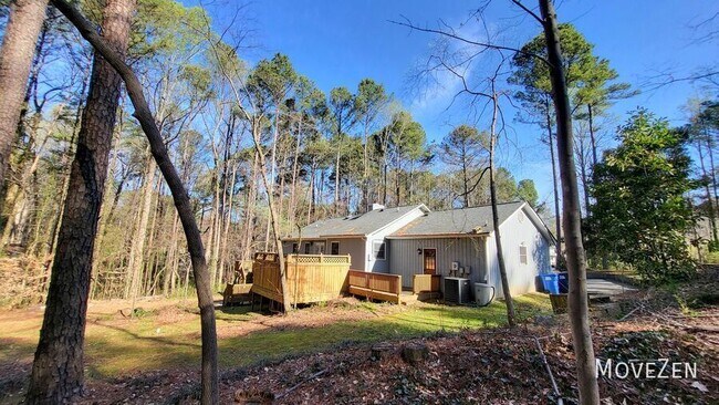 Building Photo - 4711 Highview Pl