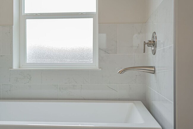 Building Photo - 2988 Huntshire Ave