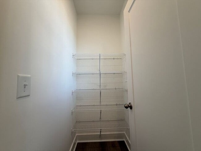 Building Photo - 3BR/3.5BA 3-Story Townhome w/ Quartz + W/D in Decatur