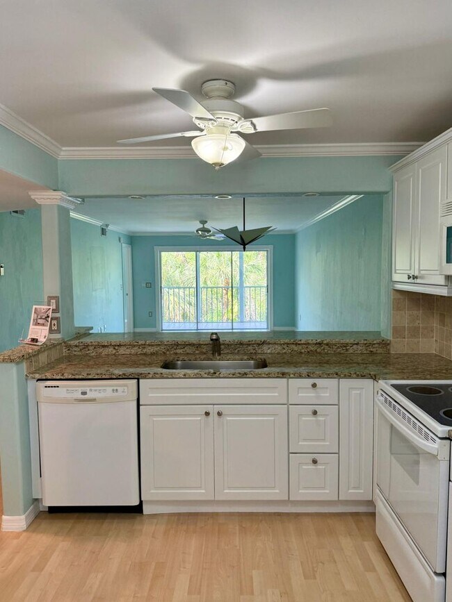 Building Photo - Stunning Sandpiper Bay 2 bed/2 bath end unit condo