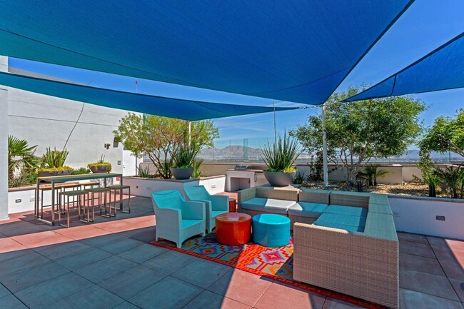 Building Photo - Luxury High-Rise Condo on Downtown Fremont...