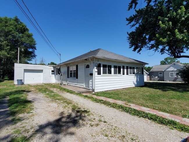 Primary Photo - 2 Bedroom House in Clinton, IN