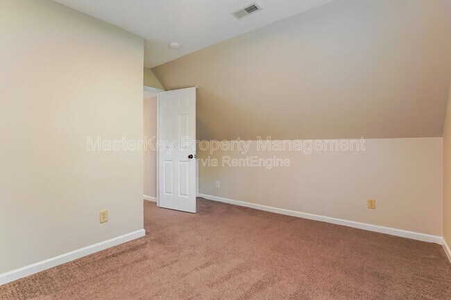 Building Photo - 220 W Elm Ave