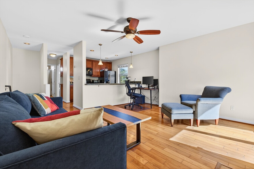 Building Photo - 4046 Iowa St