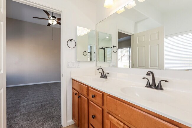 Building Photo - 3650 W Carlos Ln