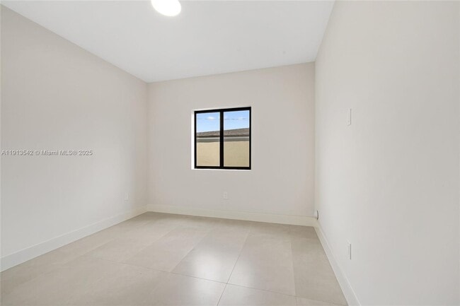 Building Photo - 4309 E 8th Ct