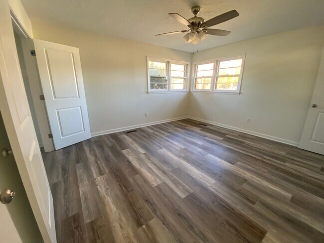 Master bedroom - 3704 Aggie Rd