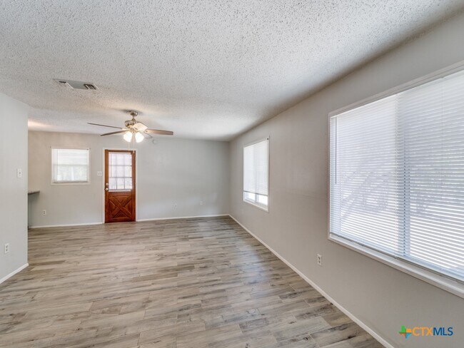 Building Photo - 1351 Spitz Kegel View Dr