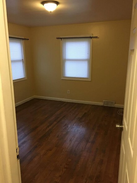 Building Photo - 972 Henhawk Rd