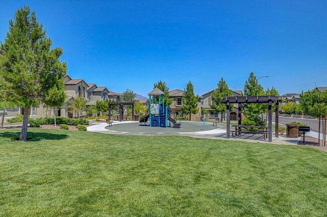 Building Photo - Stunning 3 Bedroom in Skye Canyon Master P...