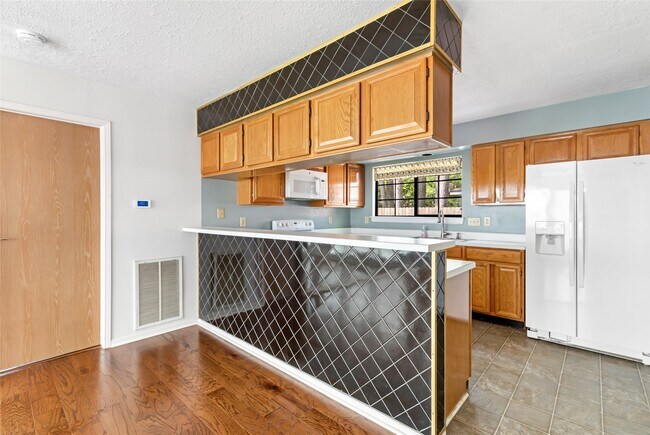 Building Photo - 3122 Lake Stream Dr