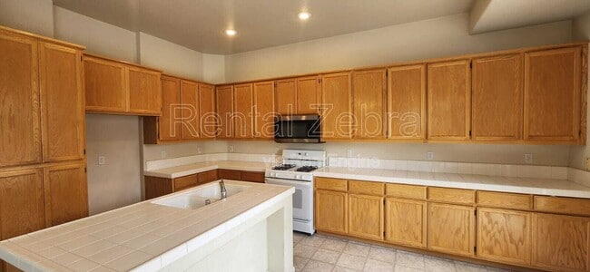 Building Photo - 3795 Swan Ave