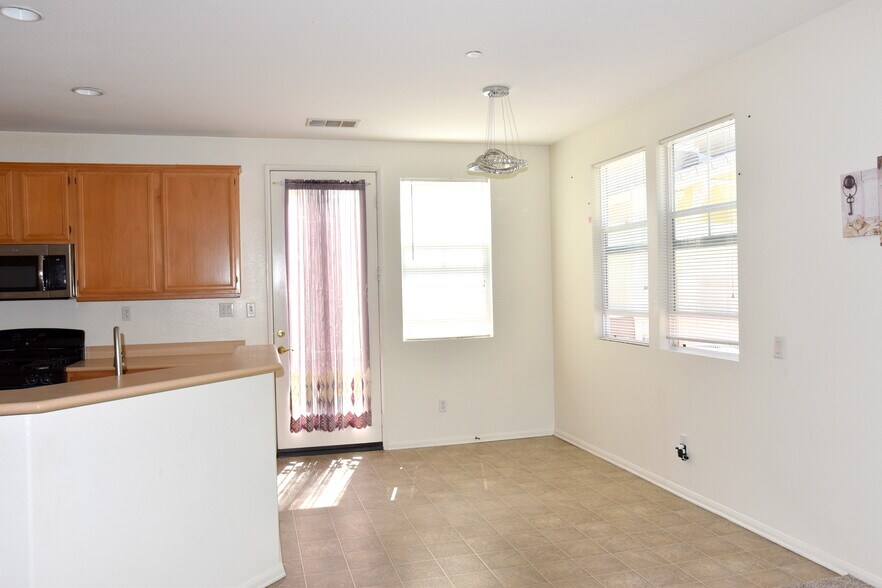 Building Photo - 25841 Silva Ct