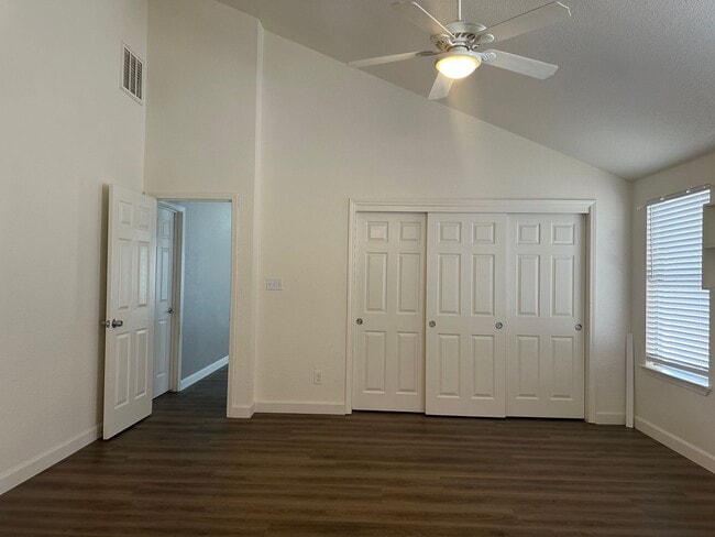 Building Photo - Completely remodeled home near Mountain Vi...