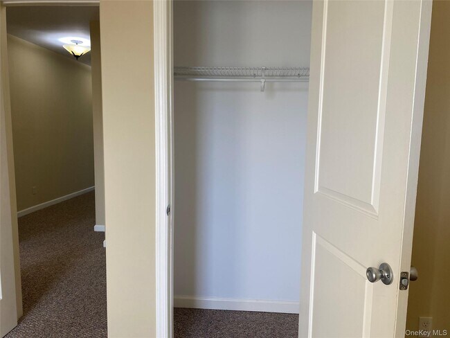 Building Photo - 11 Nicole Ct