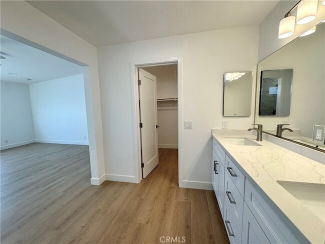 Building Photo - 9872 Kings Canyon Dr