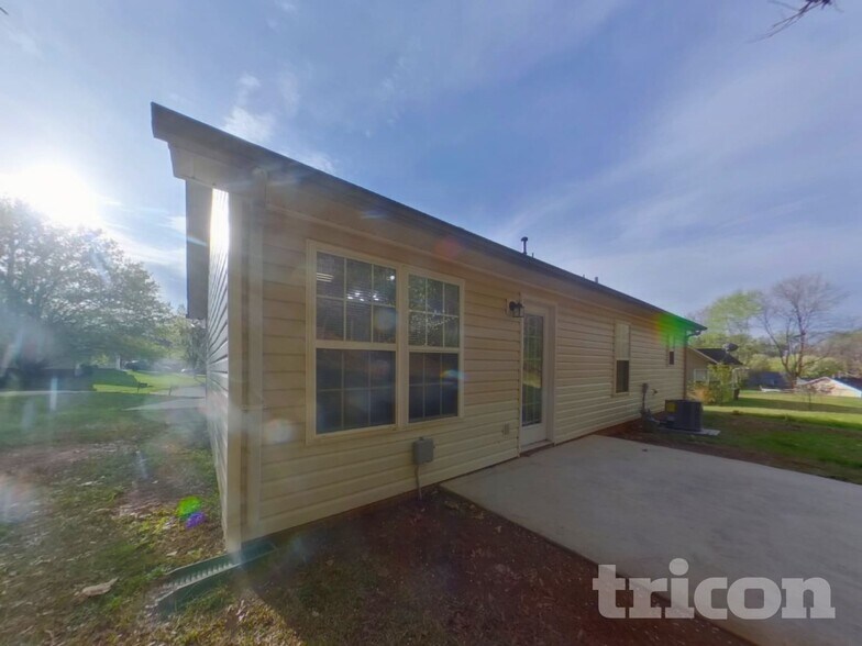Building Photo - 8820 Kismet Dr