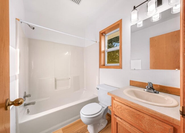 Building Photo - 704 Drayton St