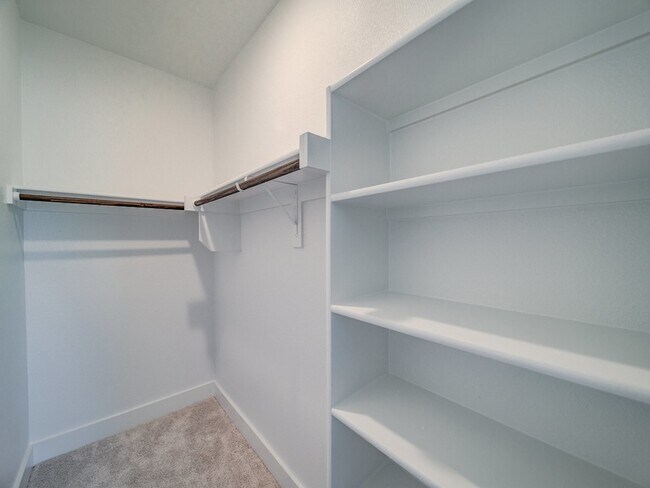 Building Photo - 3401 Riverlawn Dr