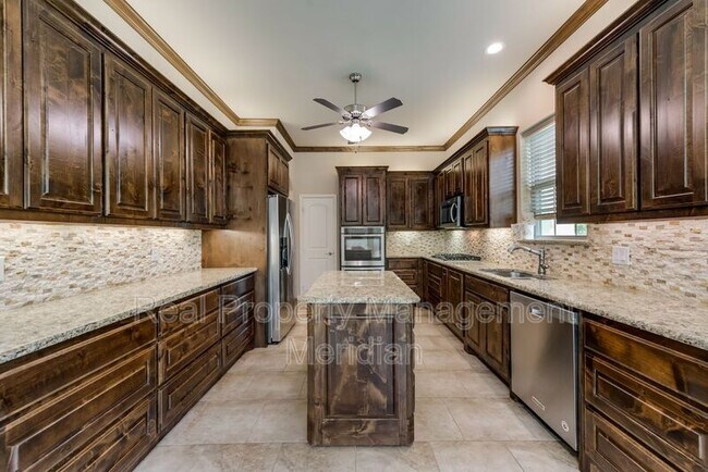 Building Photo - 625 Turtledove Ln