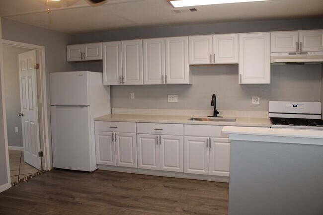Building Photo - Two Bedroom plus BONUS Room in Pittsburg Single Story Four-plex- OPTIONAL DETACHED GARAGE AVAILABLE!