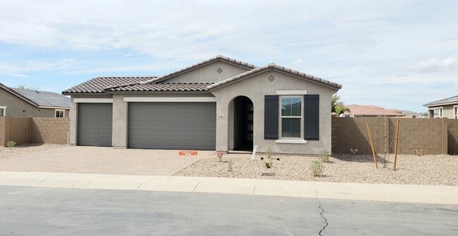 Building Photo - The 2 YEARS NEW 4 bedroom + 3 car garage r...