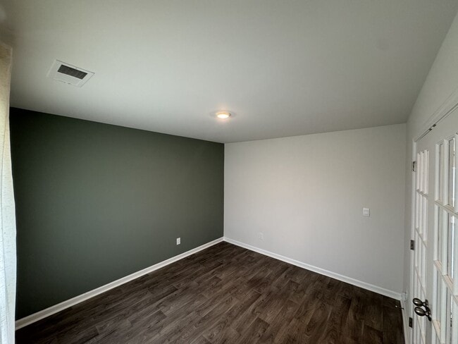Building Photo - ***** $200 OFF FIRST MONTH RENT *****