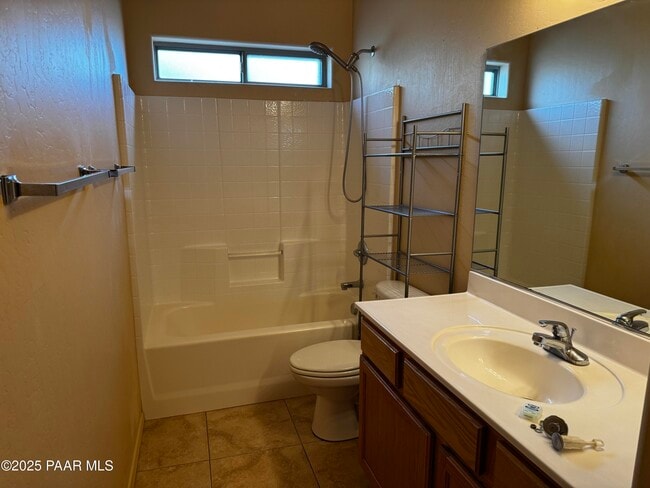 Building Photo - 6830 E Sandhurst Dr