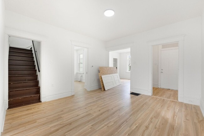 Building Photo - New Listing! 3 Bedroom House!