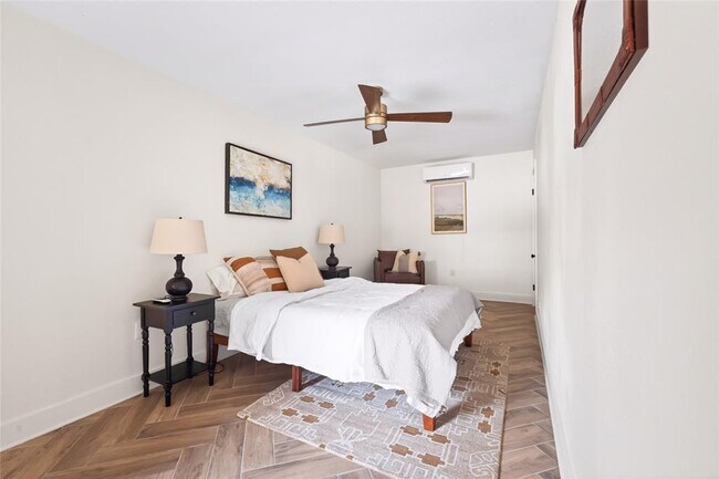 Building Photo - 1706 Palma Plaza