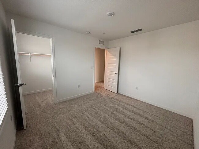 Building Photo - Spacious 5-Bedroom Retreat with 3 Full Baths in Charming Elk Grove