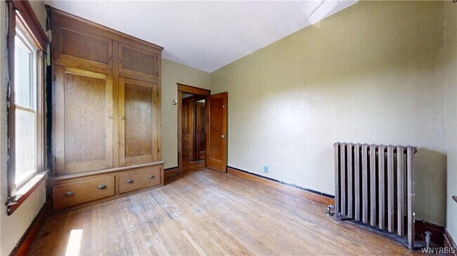 Building Photo - 425 Johnson St