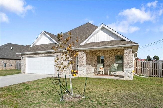 Building Photo - 102 Manfield Ave