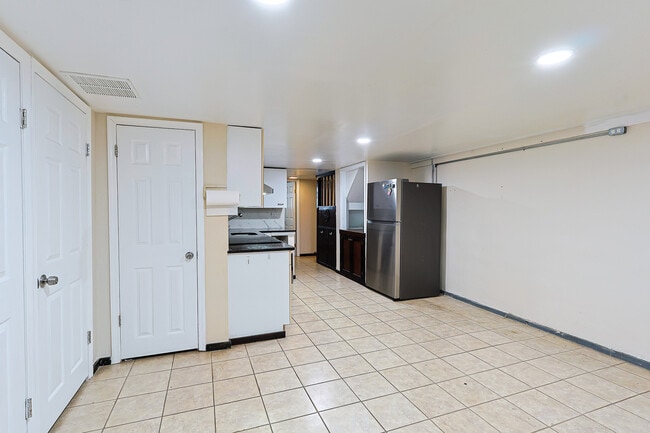 Building Photo - 2421 Vista St