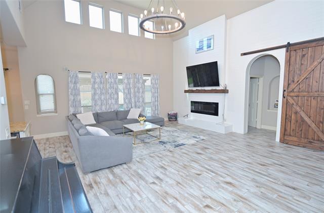 Building Photo - 3207 Pampa