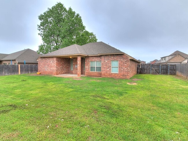 Building Photo - 4 Bedrooms/3Car/Edmond Schools -  Community Pool- Storm Shelter