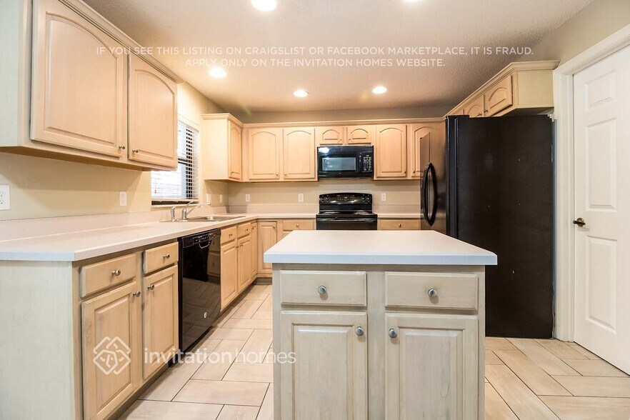 Building Photo - 1011 Surge Ct