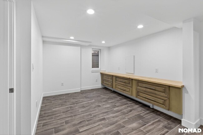 Building Photo - 912 N Clarkson St