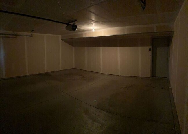 Building Photo - Amazing 2 Story Townhome in Vineyard w/ at...