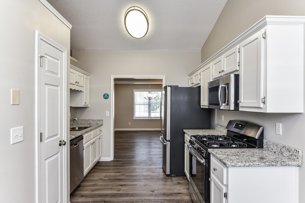 Building Photo - 2641 Fort Apachee Ct