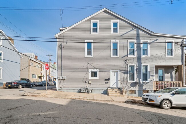 Building Photo - 3900 Howley St